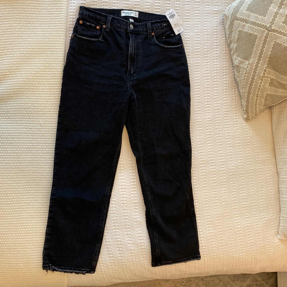 Abercrombie Women's Curve Love Ultra High Rise Ankle Straight Jean